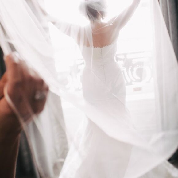 Elegant Cathedral-Length Bridal Veil – Timeless Romance & Grace - Picture 5 of 5